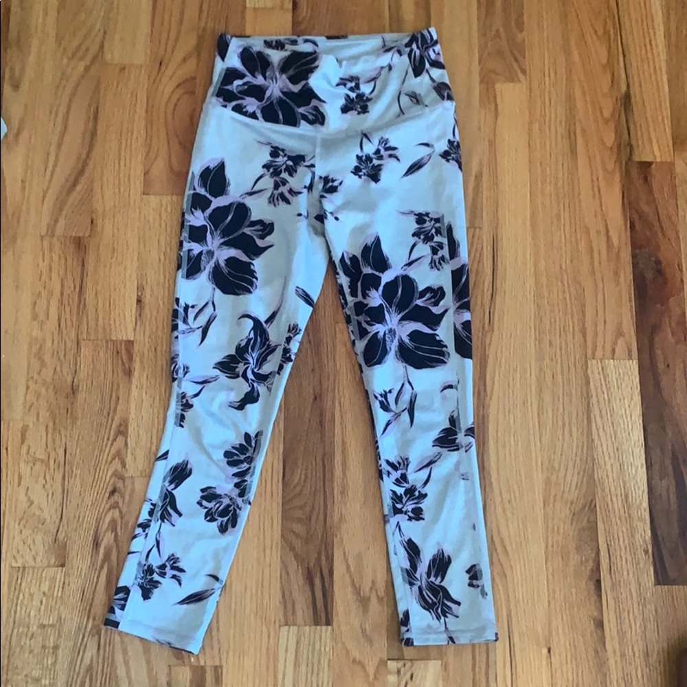 Cute pair of flower leggings